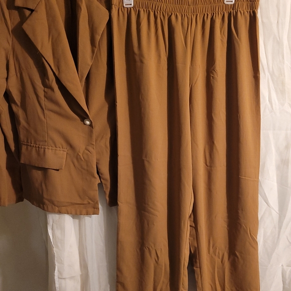 Set of blazer and pants - Picture 6 of 8